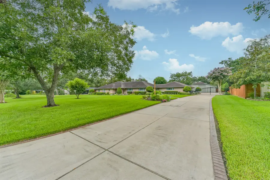 3210 Nottingham Street, Pearland, TX 77581 - #2