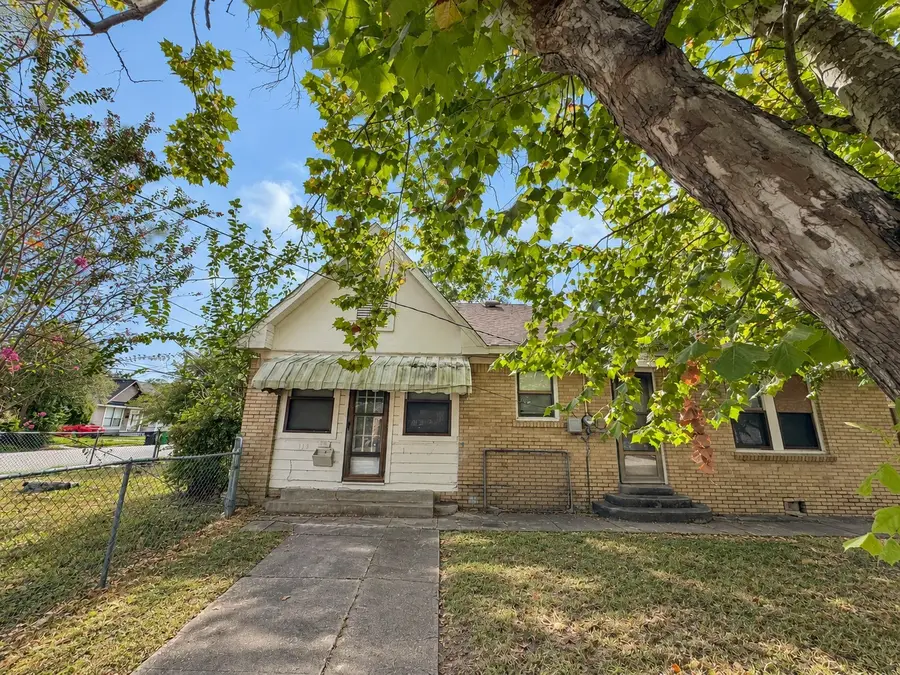 113 W Lobit Street, Baytown, TX 77520 - #2