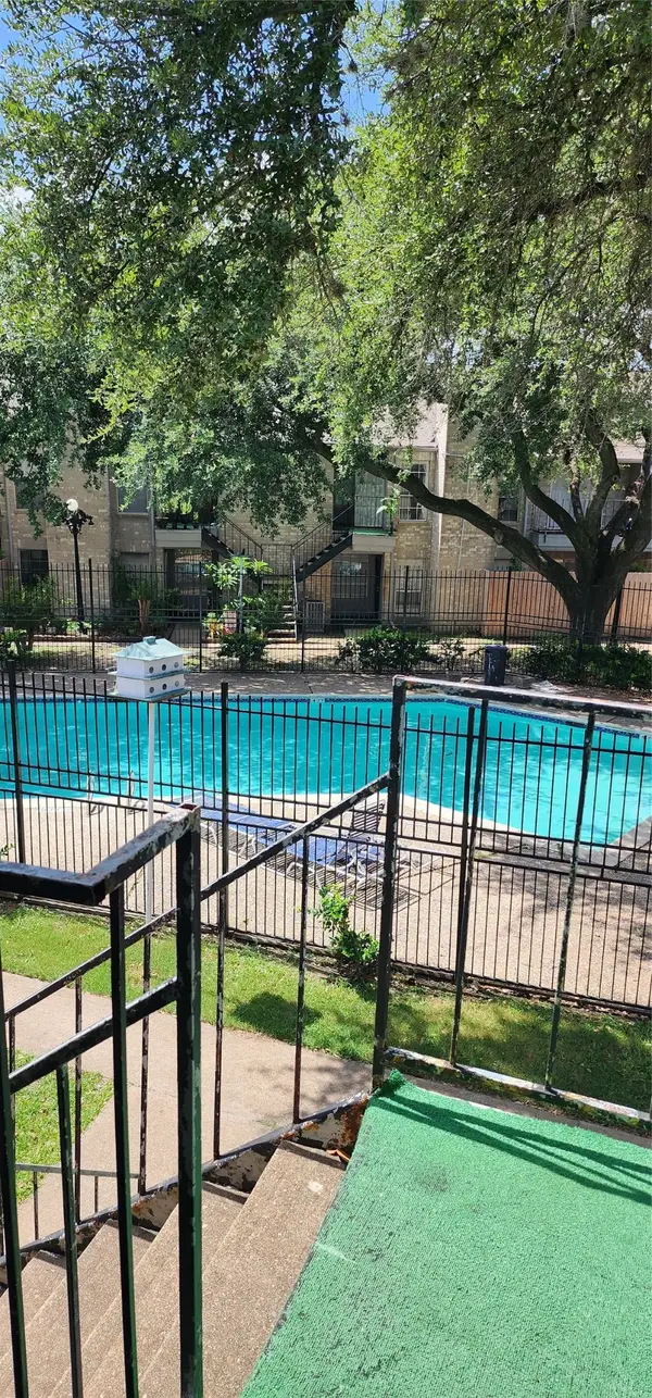 6500 Sands Point Drive #518, Houston, TX 77074