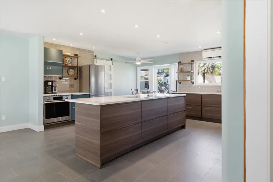 126 Pine Shadows Drive, Taylor Lake Village, TX 77586 - #2