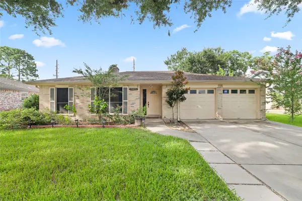 11415 Brook Meadows Lane, Stafford, TX 77477