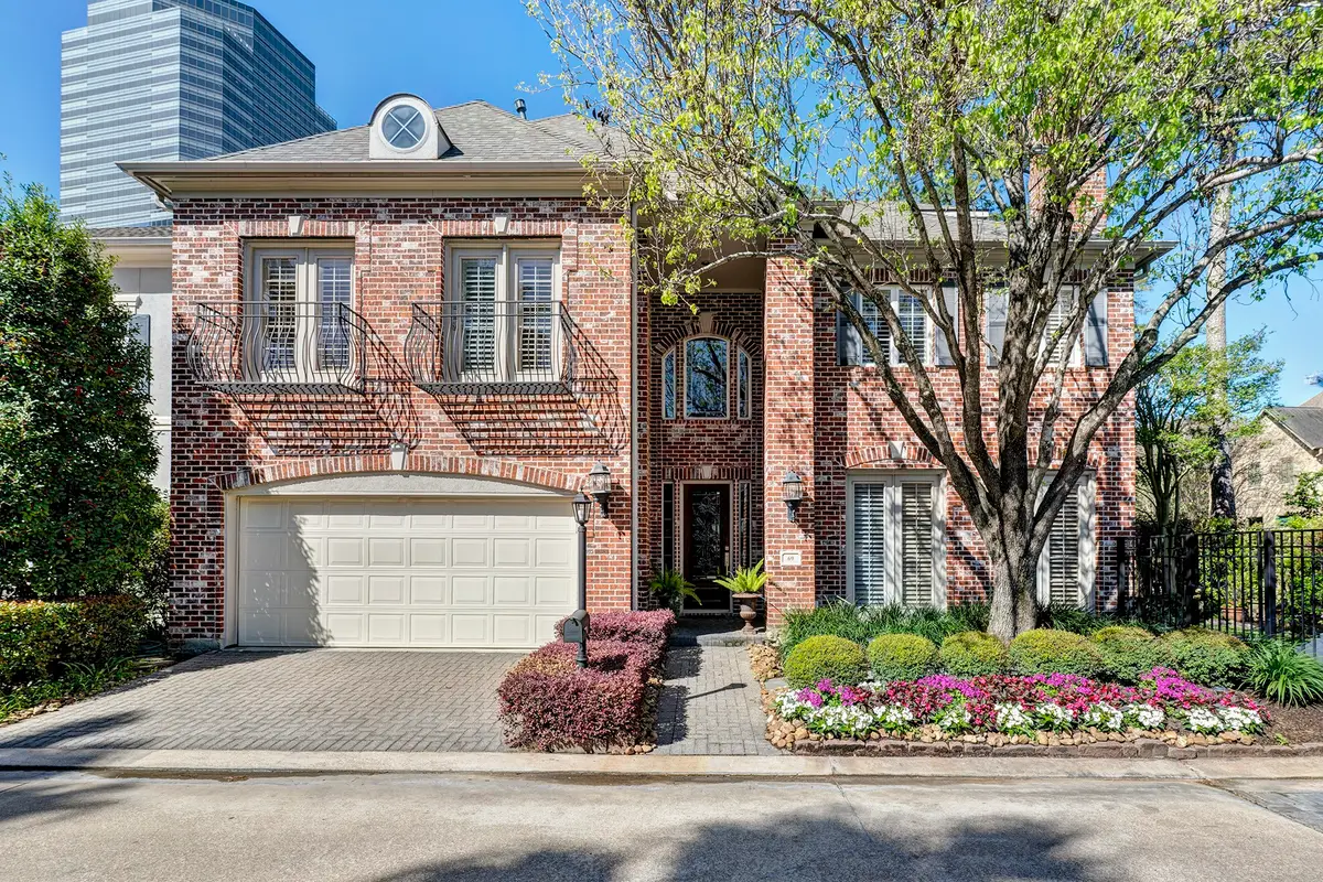 69 Wynden Oaks Drive, Houston, TX 77056 - #1