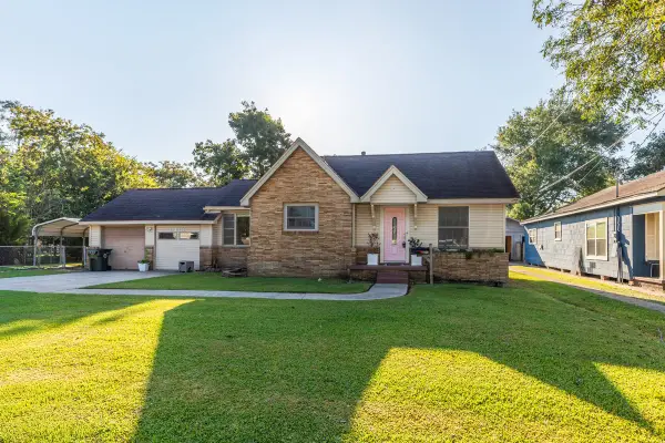 6438 Washington Street, Groves, TX 77619