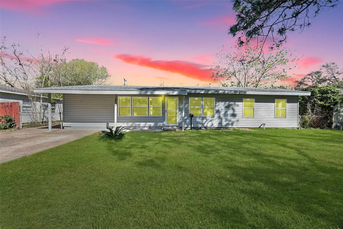 804 23rd Avenue N, Texas City, TX 77590 - #1