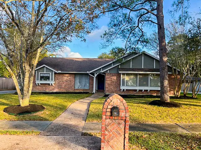 1203 Middlecreek Street, Friendswood, TX 77546 - Image #3