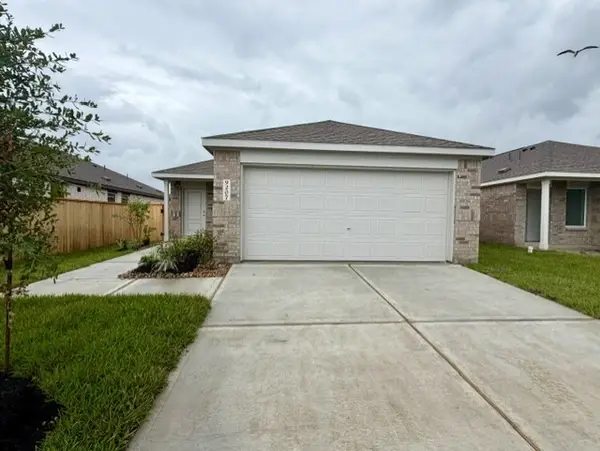 9207 Burch Eagle Court, Baytown, TX 77521