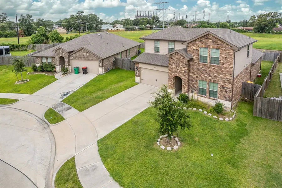 3907 Hawaiian Court, Baytown, TX 77521 - #3