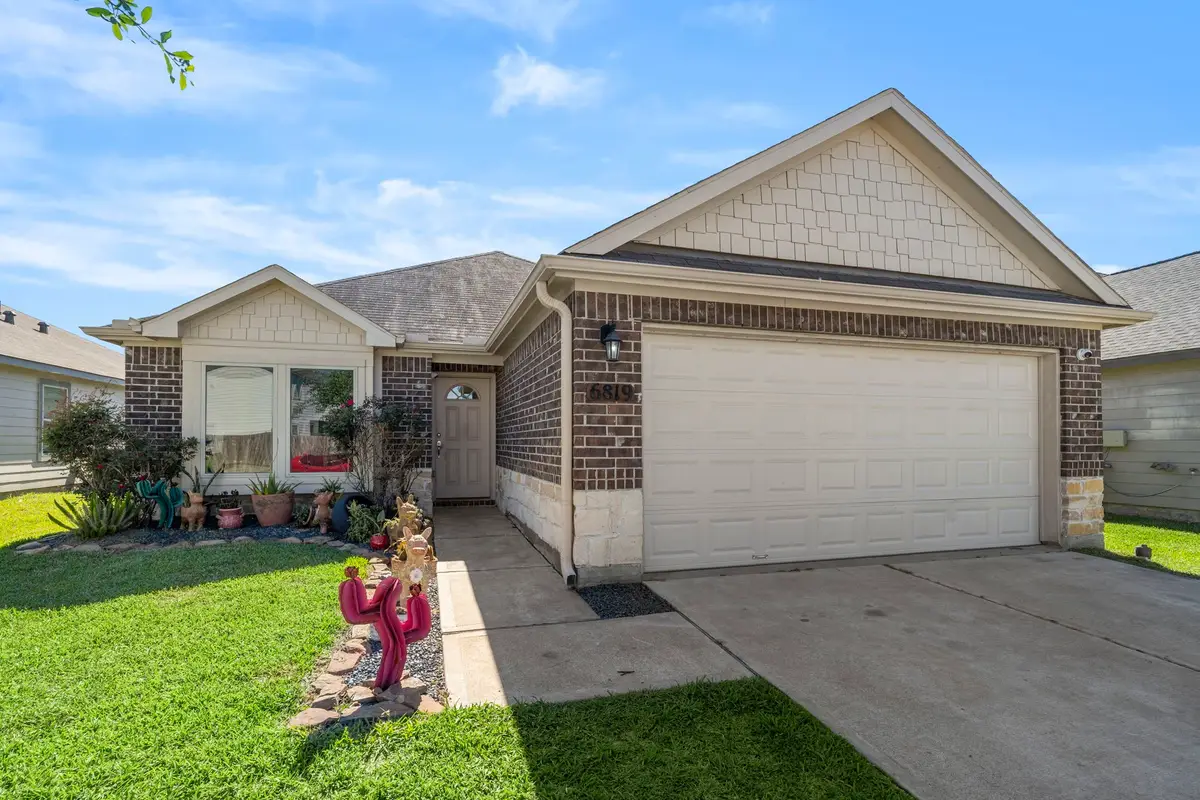 6819 Altadena Drive, Rosharon, TX 77583 - #1