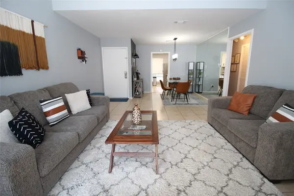 9707 Richmond Avenue #104, Houston, TX 77042