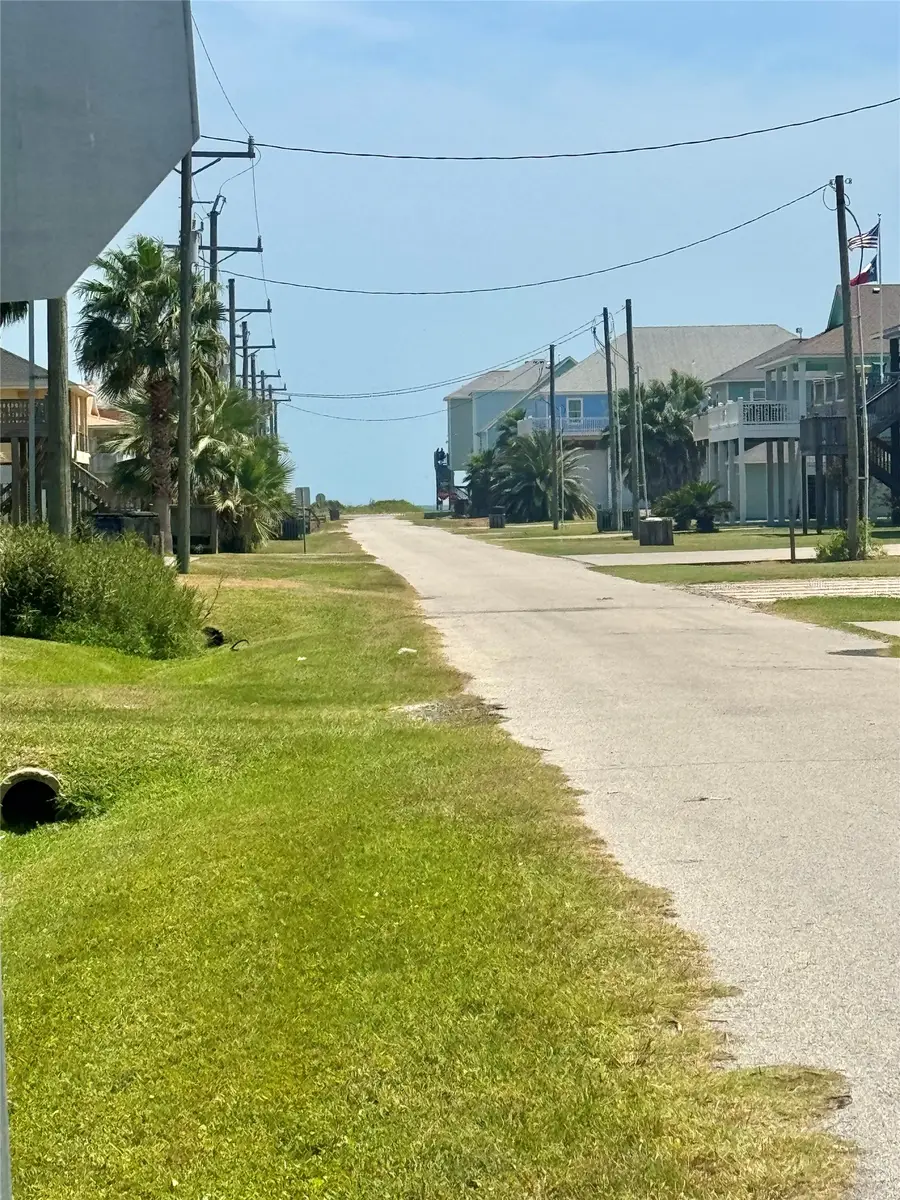 882 Gulfview Drive, Crystal Beach, TX 77650 - #2