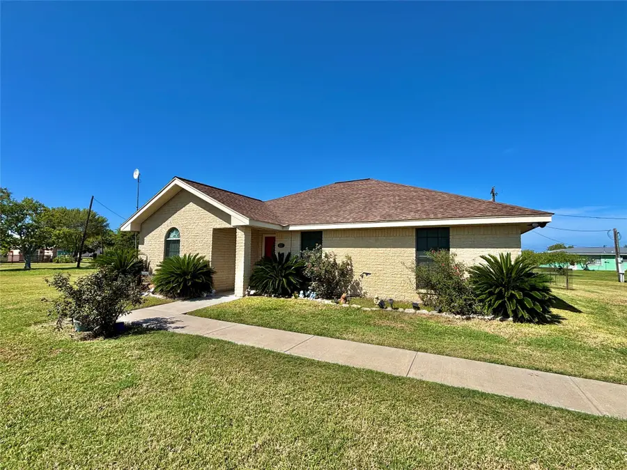 207 Mcdowell Street, Austwell, TX 77950 - Image #2
