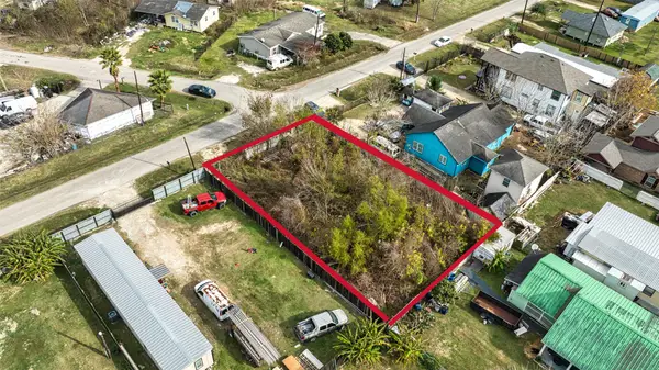 1703 Avenue C, Fresno, TX 77545