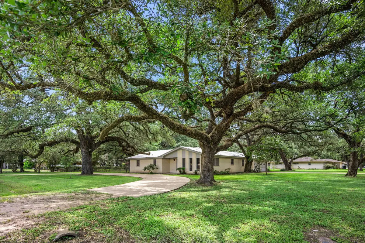 103 King Drive, Columbus, TX 78934 - #1