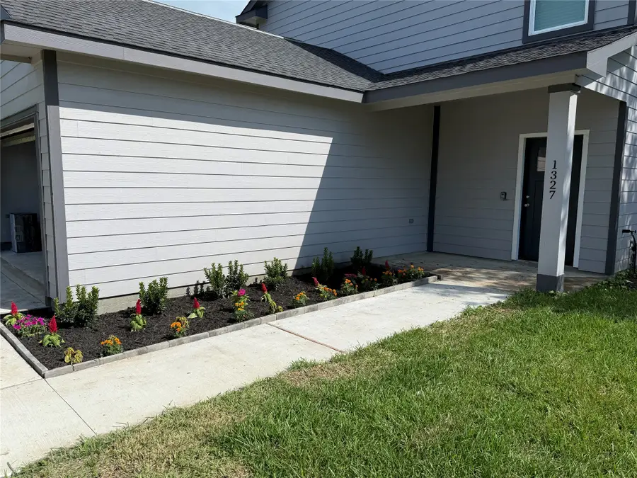 1327 5th Avenue N, Texas City, TX 77590 - #2
