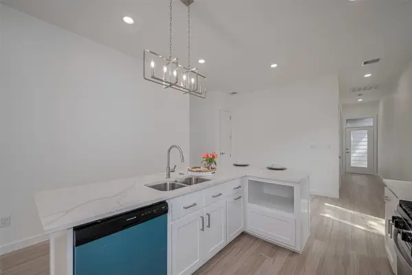 7307 W Knoll Street, Houston, TX 77028