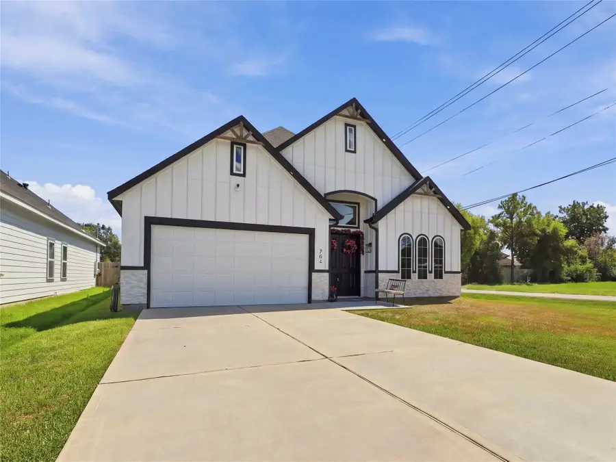 704 E Main Street, La Porte, TX 77571 - #2