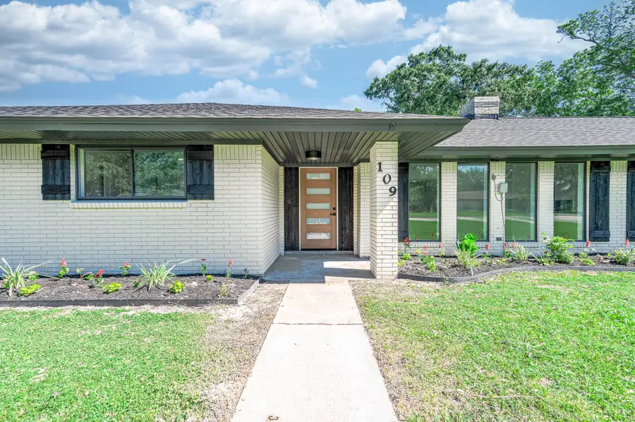 109 E Sherwood Drive, Alvin, TX 77511 - #3