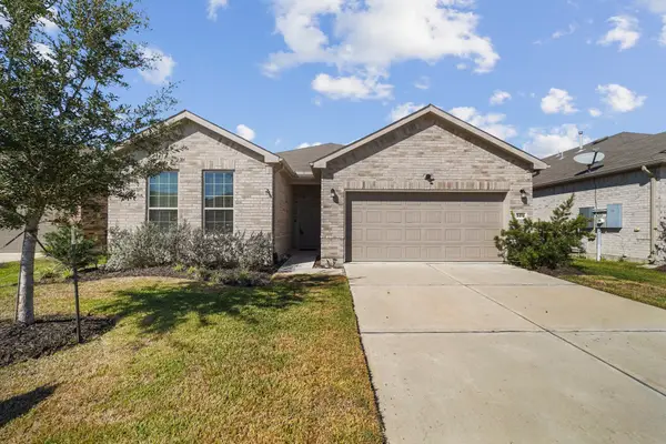 329 Paso Fino Drive, Alvin, TX 77511