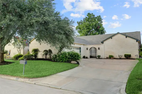 44 Crestwood Circle, Sugar Land, TX 77478