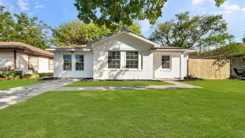 900 Largo Street, Baytown, TX 77520 - #1