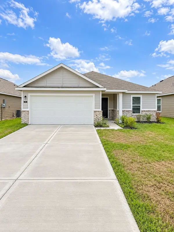 509 Oak Chase Avenue, Dayton, TX 77535