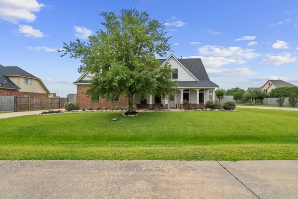 14002 St Thomas Street, Mont Belvieu, TX 77523