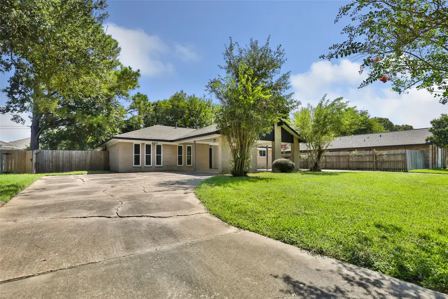 4308 Pine Shadows Street, Dickinson, TX 77539 - #3