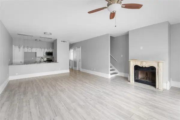 420 Wilcrest Drive #420, Houston, TX 77042