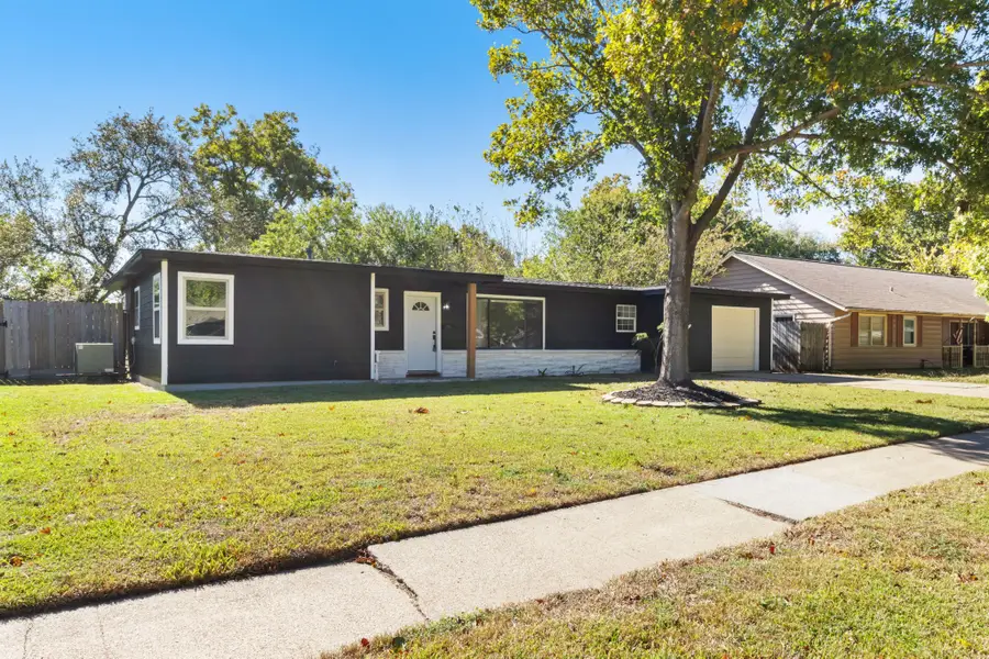 303 21st Avenue N, Texas City, TX 77590 - Image #2