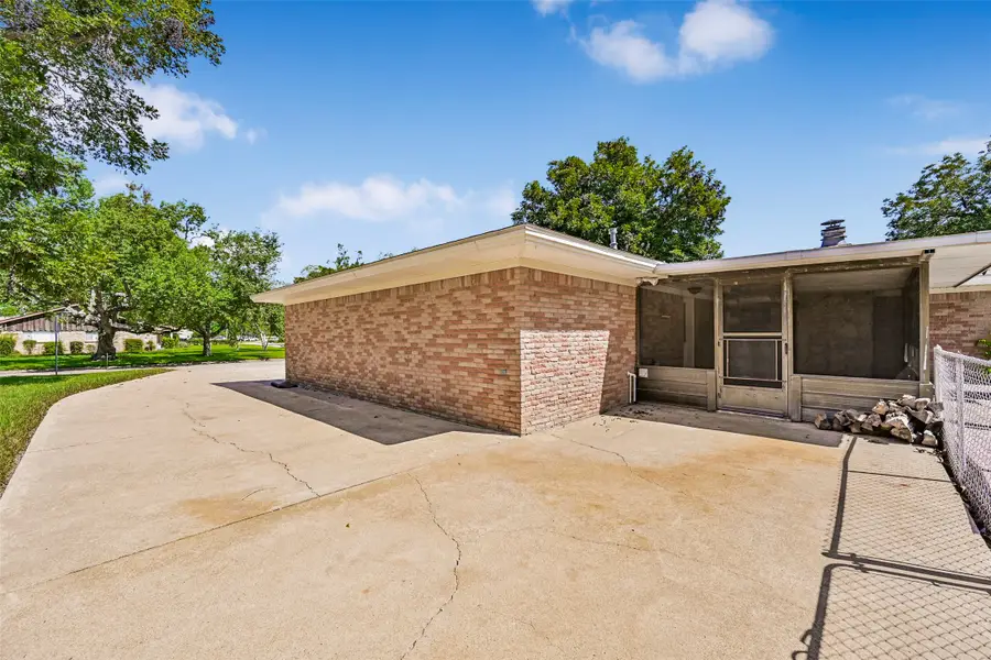 111 Southern Oaks Drive, Lake Jackson, TX 77566 - #3