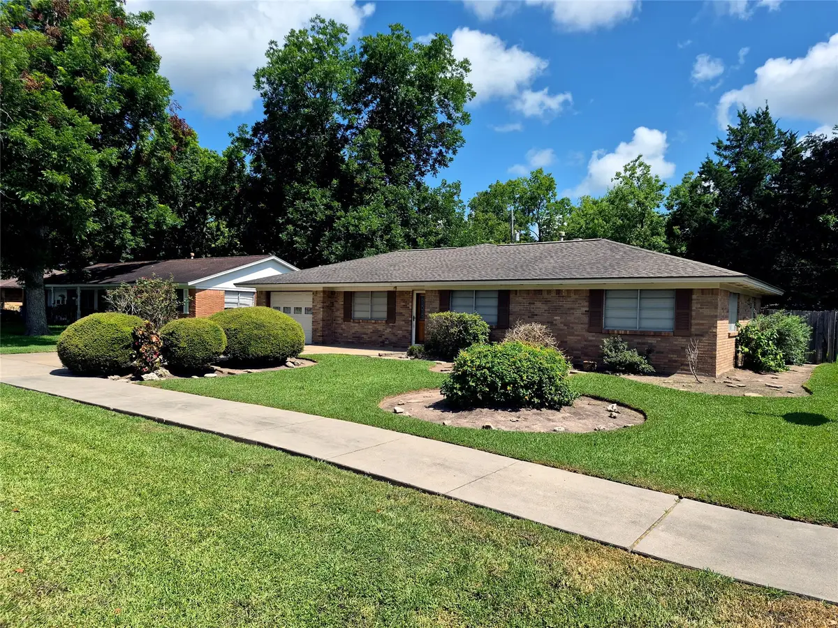 613 Southside Drive, Angleton, TX 77515 - #1