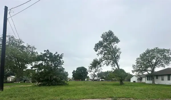 TBD Edgar St, Yoakum, TX 77995