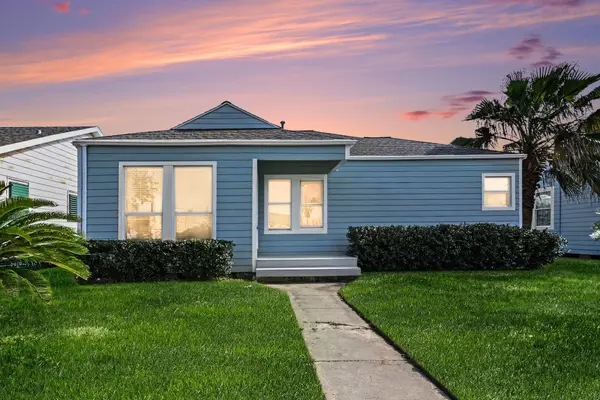 4805 Alamo Drive, Galveston, TX 77551