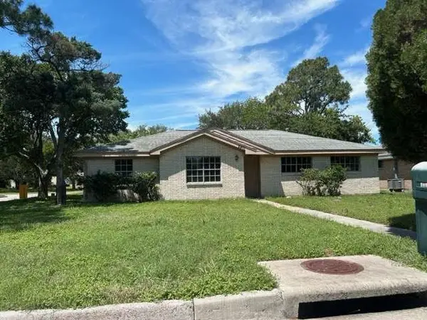 2401 Camino Court, Texas City, TX 77590