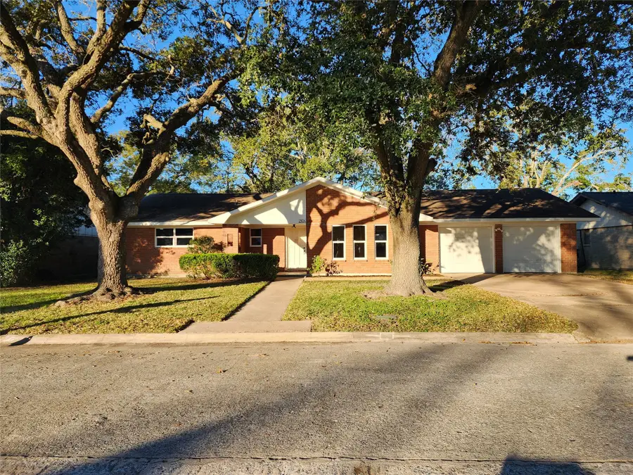 2304 Belvedere Drive, Baytown, TX 77520 - Image #2