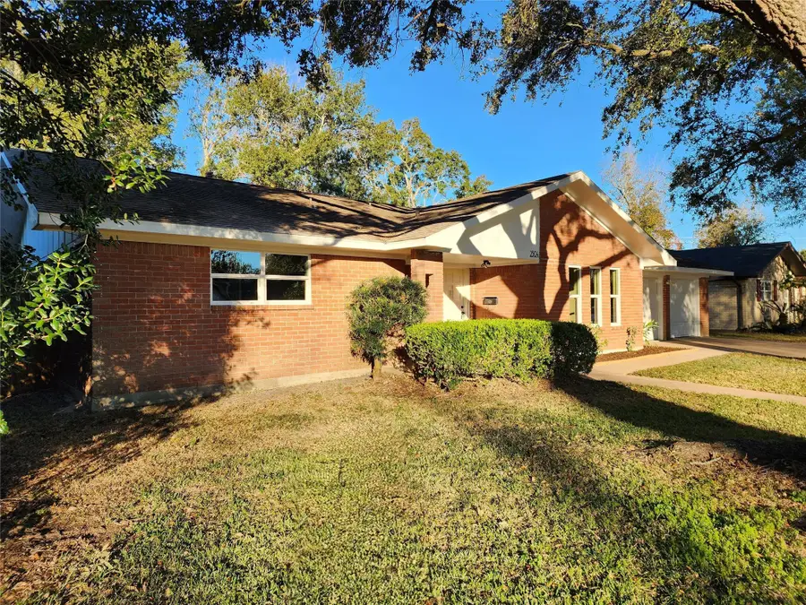 2304 Belvedere Drive, Baytown, TX 77520 - Image #3