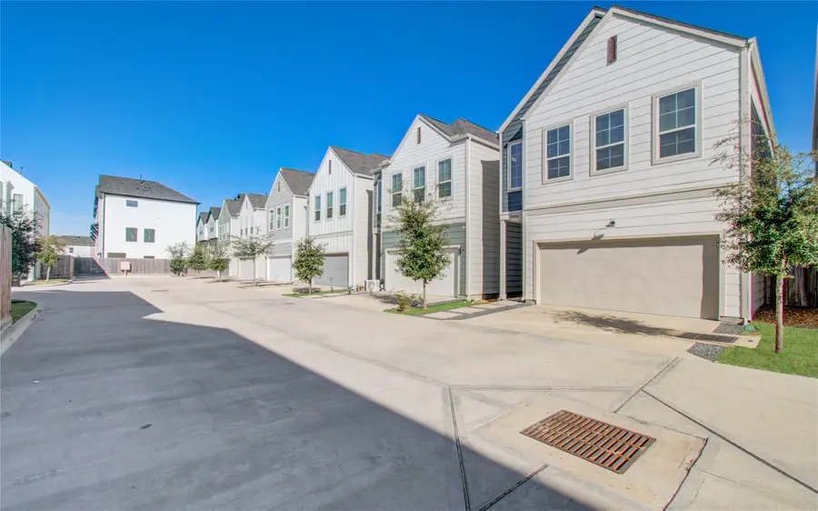 2054 Johanna Creek Drive, Houston, TX 77055 - Image #3