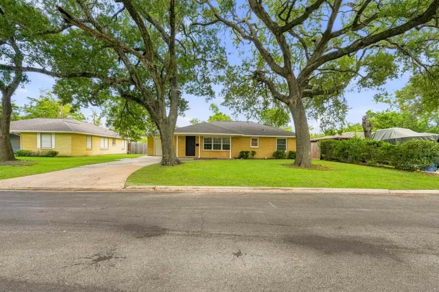 106 S Pin Oak Drive, Texas City, TX 77591 - #2