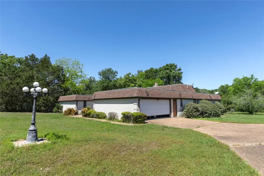 119 Heritage Trail, Bellville, TX 77418 - #3
