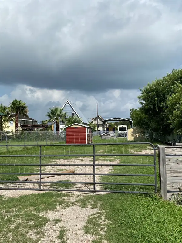 226 12th Street, San Leon, TX 77539