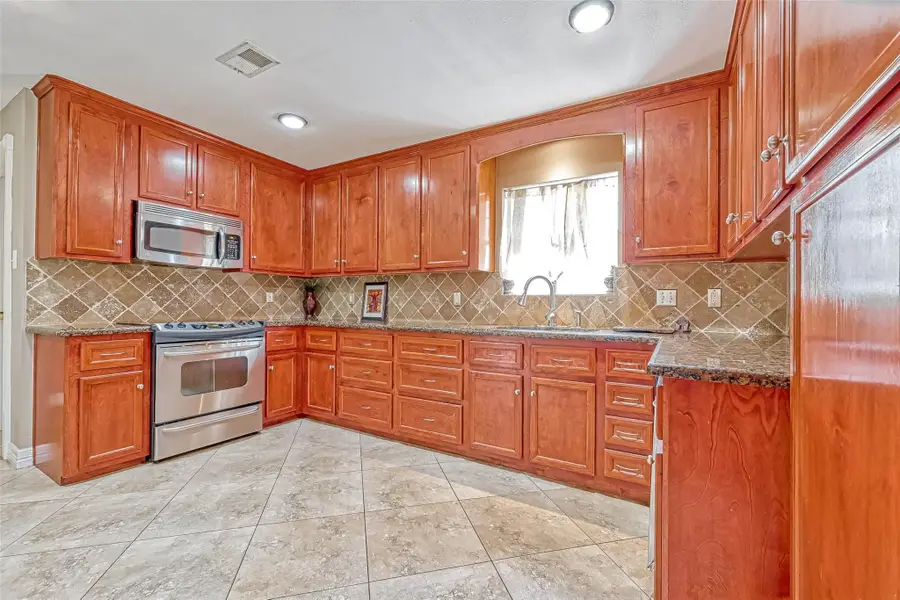 711 Lodgehill Lane, Houston, TX 77090 - Image #3