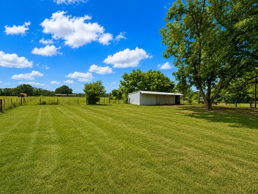 838 S Center Street, Buffalo, TX 75831 - #2