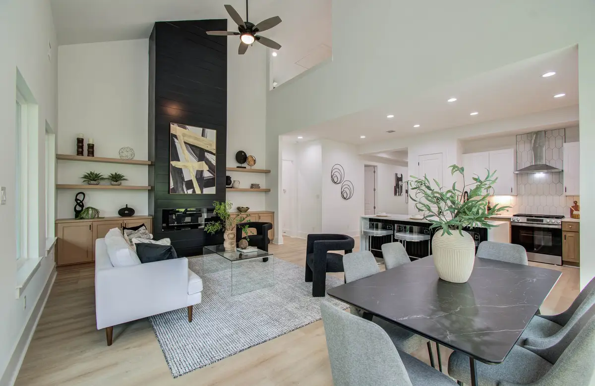 1802 Rollingwood Drive, Huntsville, TX 77340 - Image #1