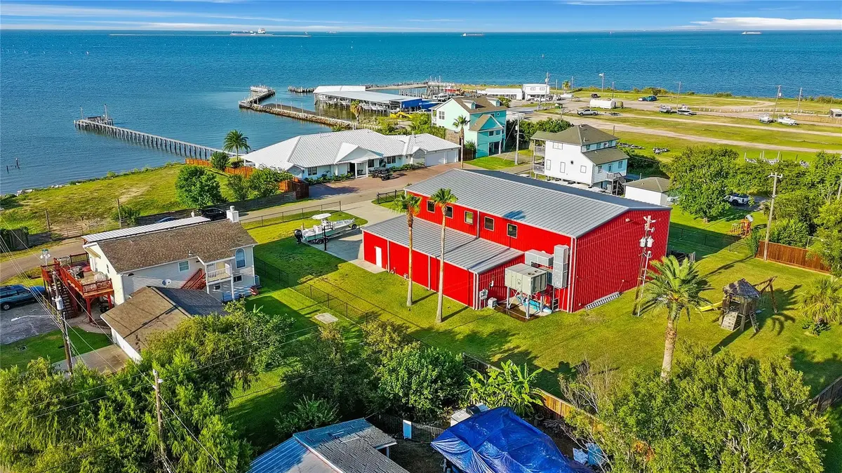 211 1/2 Avenue A, Dickinson, TX 77539 - #1