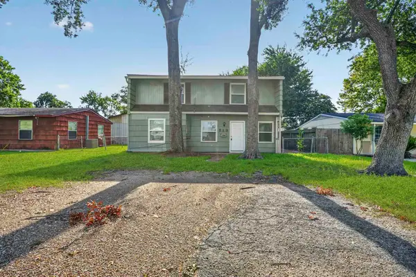 319 S 6th Street, La Porte, TX 77571