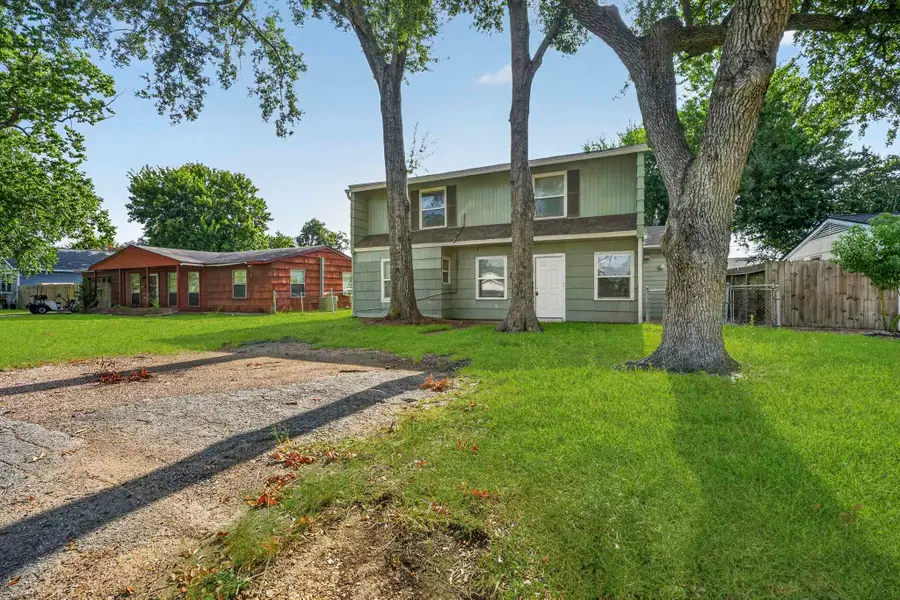 319 S 6th Street, La Porte, TX 77571 - #2