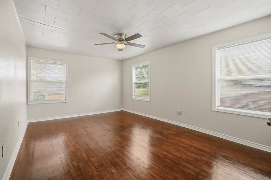 319 S 6th Street, La Porte, TX 77571 - #3
