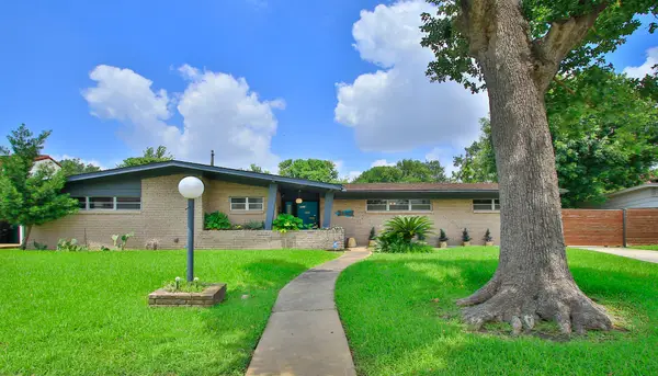 8210 Dover Street, Houston, TX 77061