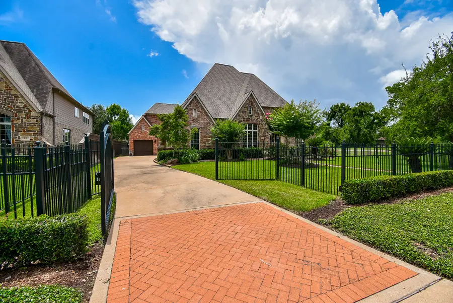 10 Waters Lake Boulevard, Missouri City, TX 77459 - Image #3