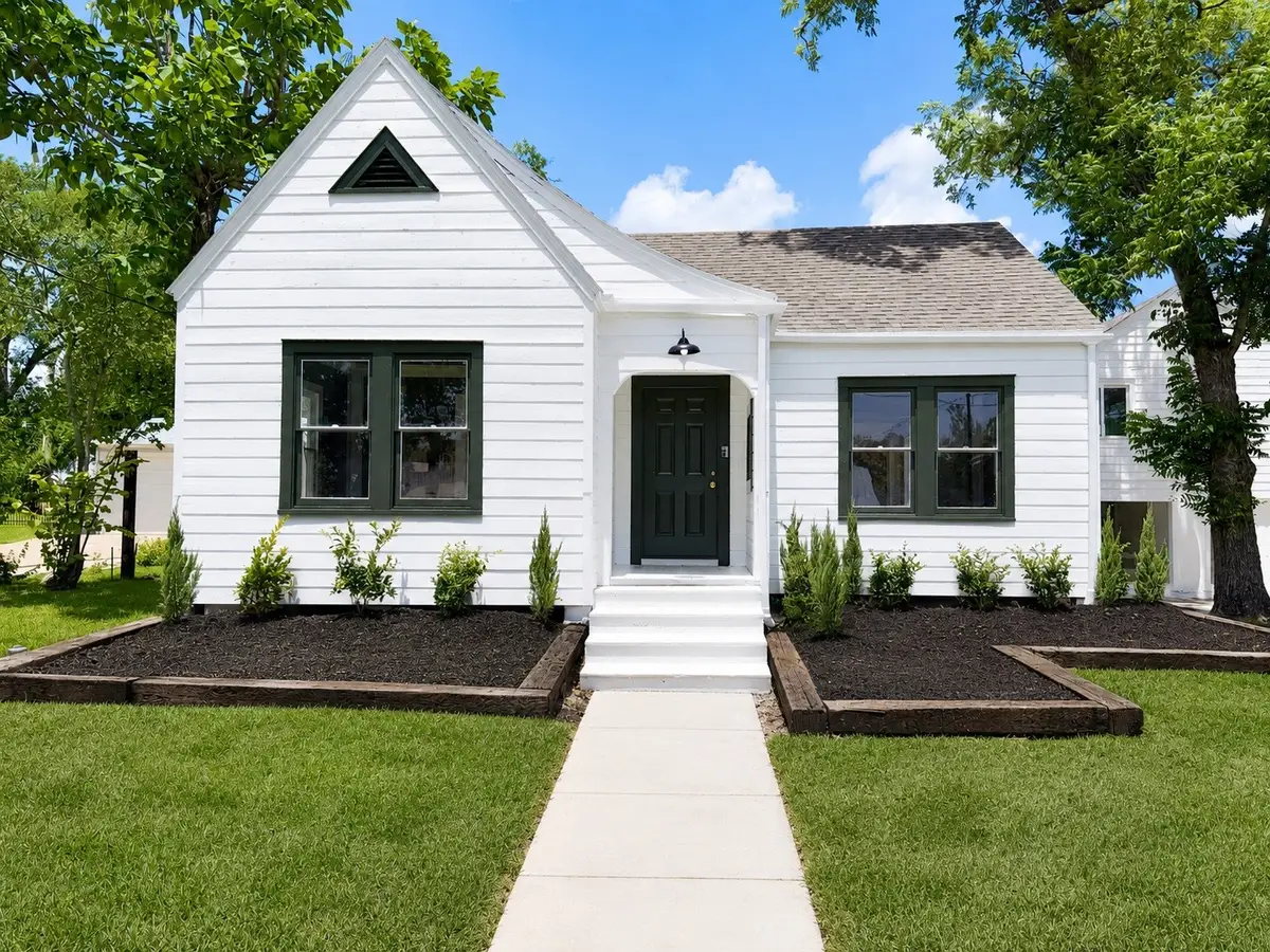 122 N Holland Street, Bellville, TX 77418 - #1
